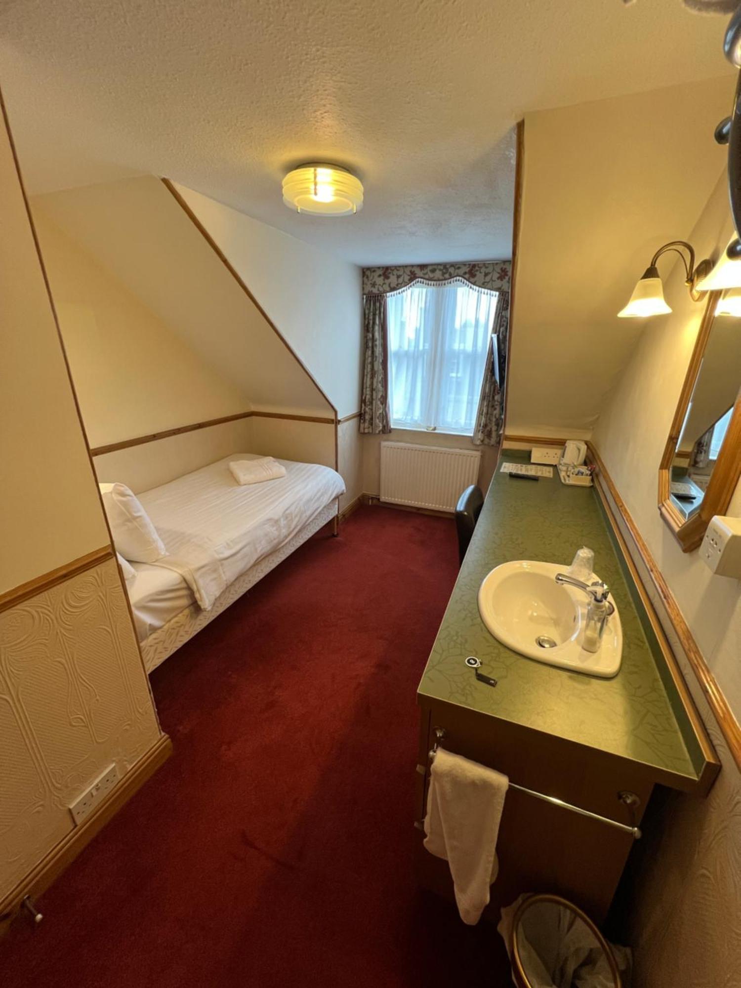 Butlers Guest House Aberdeen Exteriör bild